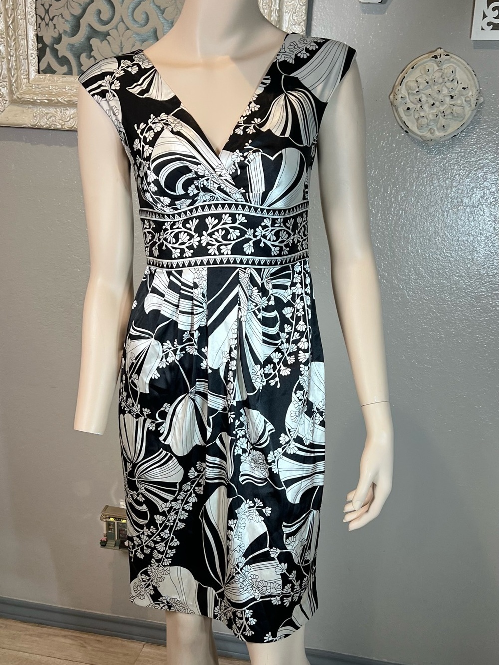 Maggy London Black and White Floral Midi Dress